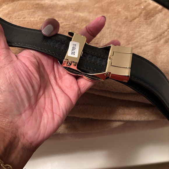 Beautiful Leather GG Belts Black and Gold - Picture 3 of 3